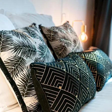 Onloc - Proche Halles - 2 Chbres - Parking *