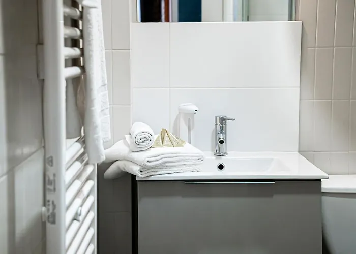 Onloc - Proche Halles - 2 Chbres - Parking